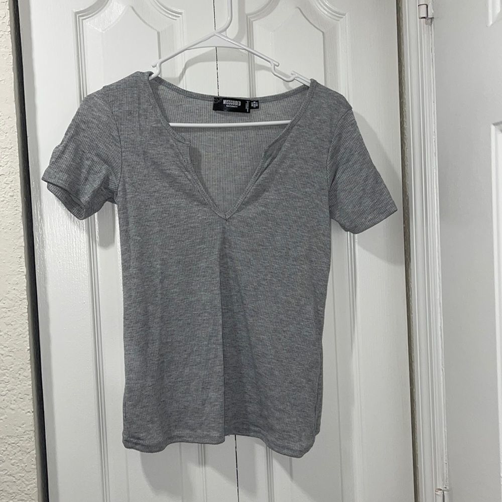 MISGUIDED Grey (maternity) low v t shirt